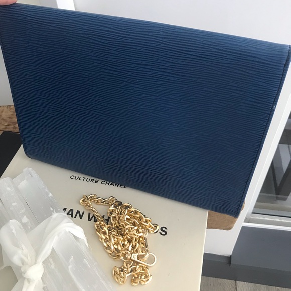 LOUIS VUITTON Stunning blue Louis Vuitton Epi clutch bag   EUC , rare  color - Picture 6 of 16